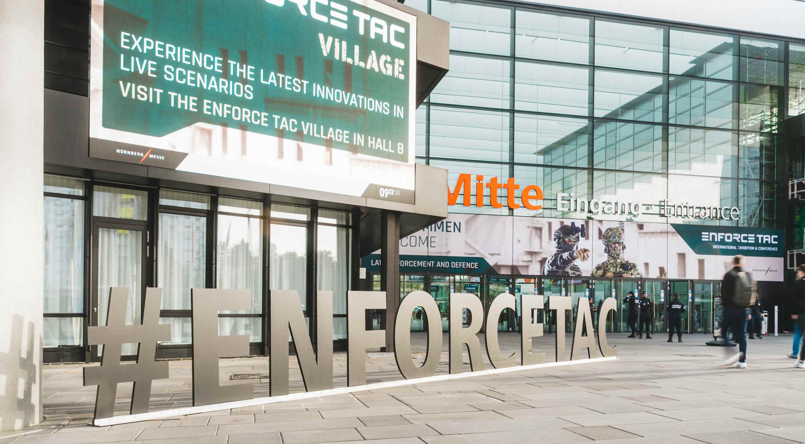 Hollywood letters of # Enforce Tac in front of the entrance Mitte